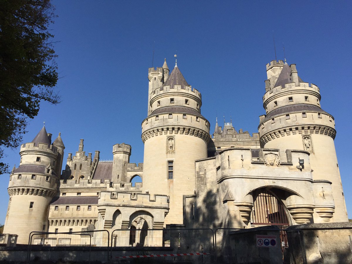 mariepop60's tweet photo. #SupernaturalNeverDies #Merlincastle #Pierrefonds #Oise #MickaelDean Archange ST Michel https://t.co/v5KJptRhD3