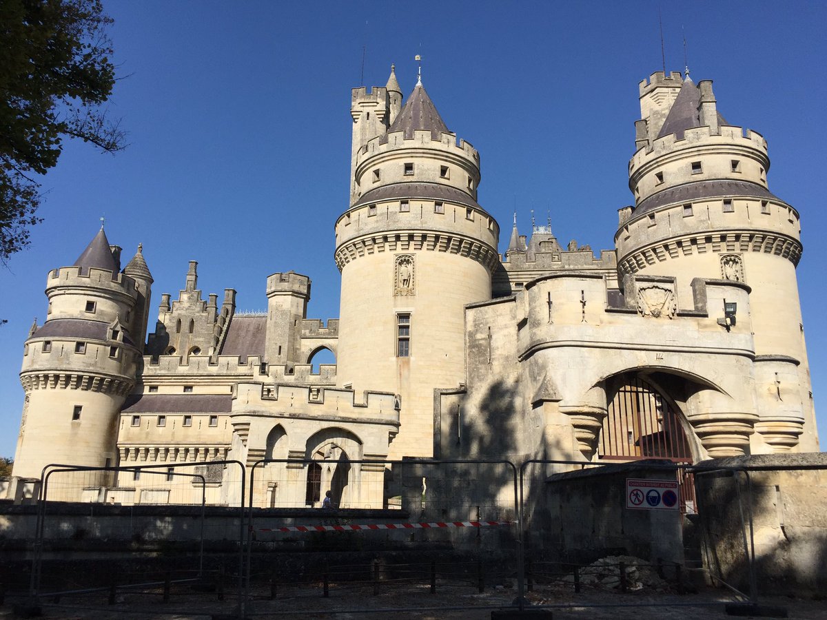 mariepop60's tweet photo. #SupernaturalNeverDies #Merlincastle #Pierrefonds #Oise #MickaelDean Archange ST Michel https://t.co/v5KJptRhD3