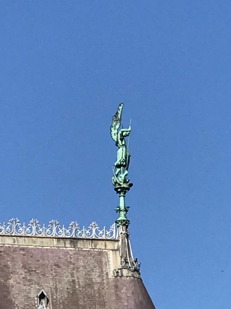 mariepop60's tweet photo. #SupernaturalNeverDies #Merlincastle #Pierrefonds #Oise #MickaelDean Archange ST Michel https://t.co/v5KJptRhD3