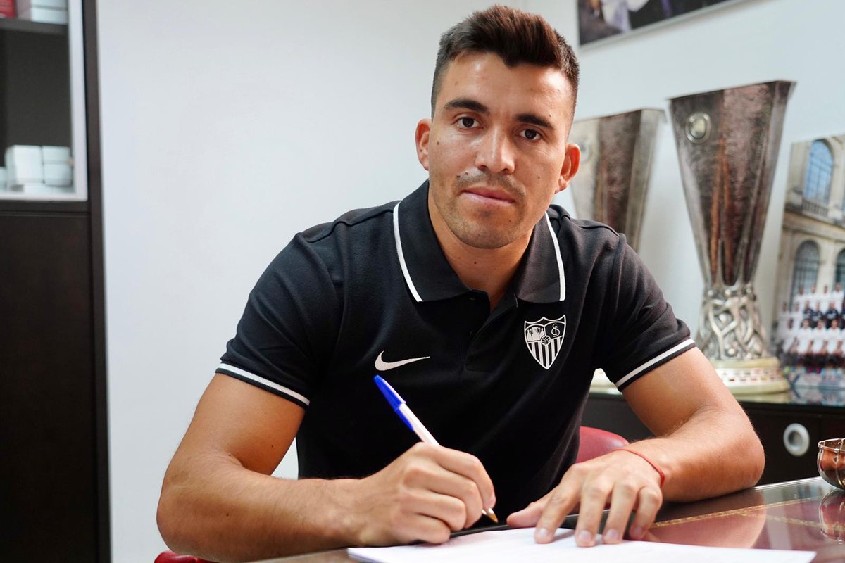 ferroweb's tweet photo. #Ferro #Sevilla #Acuña
Felicitamos a nuestro querido jugador canterano @AcunaMarcos17 🇳🇬 quien se convirtió oficialmente en jugador del @SevillaFC 
Exitos Huevo!!! 💚 💪 https://t.co/vRM6yzTwKC