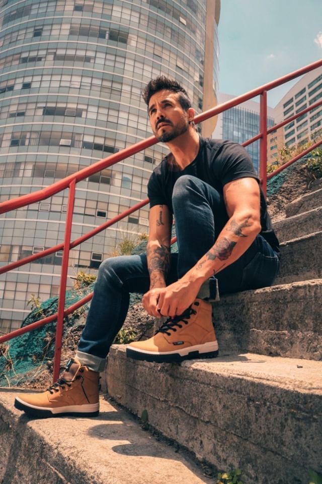 JoseRon3's tweet photo. Céntrate en lo que te hace feliz y haz lo que da significado a tu vida 🤍
Excelente inicio de semana ✨🙏 https://t.co/sGl2VHn8qQ