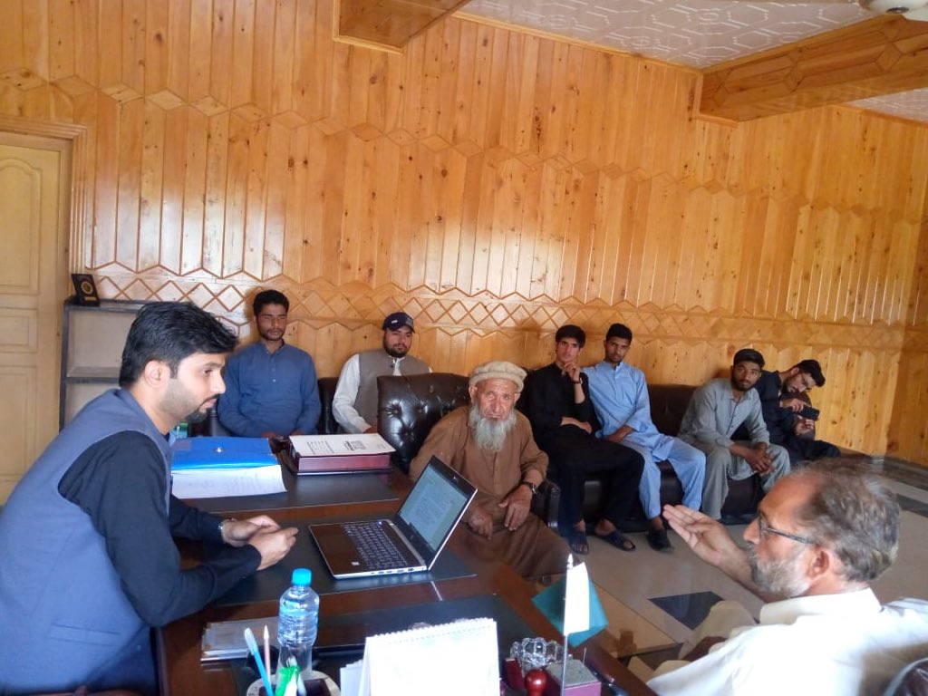 AJuglote's tweet image. #TeamGilgit under the guidance of @DCGILGIT ensuring that public office holders to remain available to the people 24/7
AC Juglote having meeting with residents of juglote and addressing their grievances
#TeamGilgit serving the people
@DCGILGIT