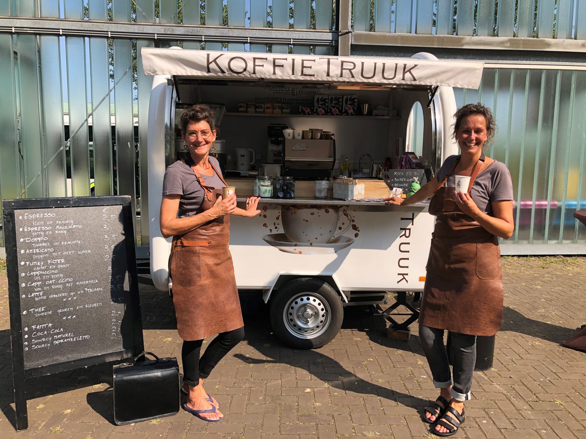 provzeeland's tweet photo. Op het drukke busstation Westerscheldetunnel in Terneuzen staat vanaf vandaag de KoffieTruuk uit Vogelwaarde. De komende twee maanden bekijken we of de koffie- en theevoorziening door de reizigers op prijs wordt gesteld.

Zie https://t.co/oovptORjIt voor informatie. https://t.co/2RSF0sgAs1