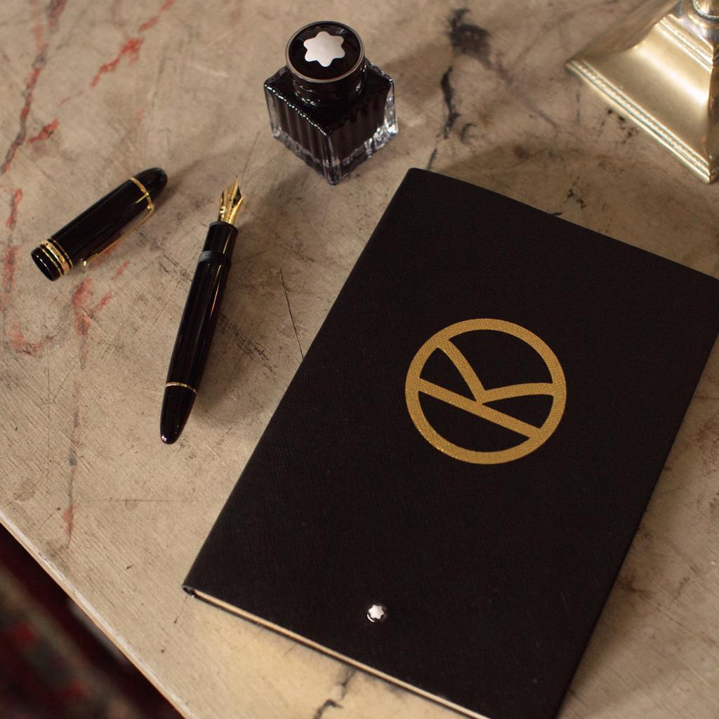 montblanc_world's tweet photo. Inspired by the upcoming #TheKingMan movie, the special Montblanc stationery set complements the latest Kingsman collection featuring men's tailoring and accessories.
Available exclusively on @mrporterlive and Montblanc online.
#TheKingsMan, in theatres February 2021 https://t.co/pFhPBJKmlX