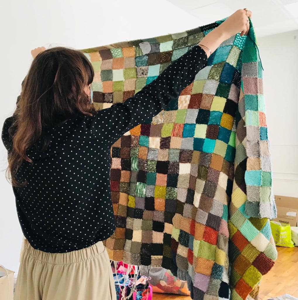 Tricotesourire's tweet photo. Fin de résidence au #labovictorhugo à @Rouen pour notre équipe : demain débute notre installation géante dans le cadre du festival #RouenImpressionnée2020 ! 🧶🏠 #tricoteunsourire #installation #yarnbombing #défi https://t.co/Wm8DnQiHpS