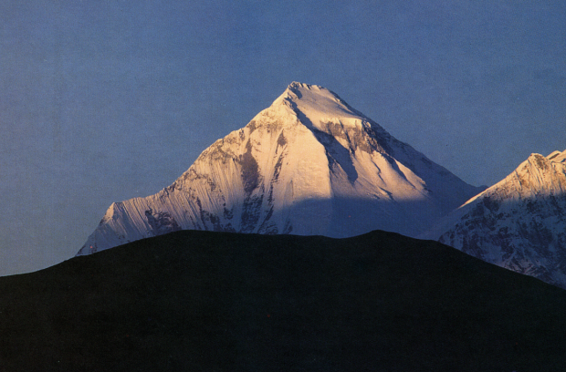 loscarponecai's tweet photo. 🗻#Montagne360/ALPINISMO
#Dhaulagiri 1960: in occasione dell’uscita di una nuova edizione del suo libro Tra zero e ottomila, su Settembre #Diemberger racconta se stesso e la “conquista” del dodicesimo ottomila della storia dell’himalaysmo.

L’intervista ➡️ https://t.co/IbyOhhIXWb https://t.co/T0dXPW0nMv