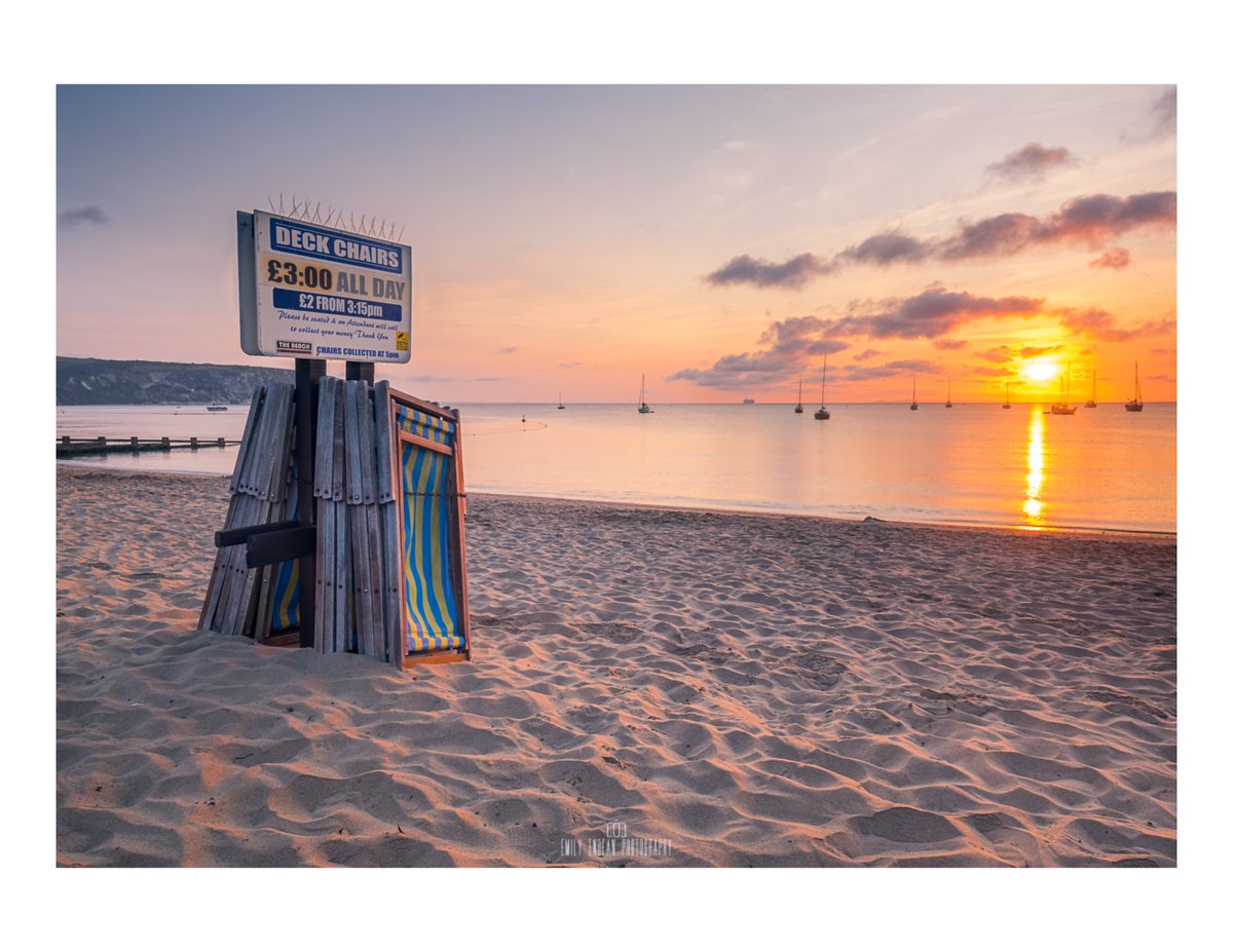 Deck Chairs All Day

I haven't posted on here for a while, so here's one from the weekend. Summers being dragged out for as long as possible down here on the south coast!

I hope you like it!

#WexMondays 
#fsprintmonday 
#appicoftheweek 
#dorset