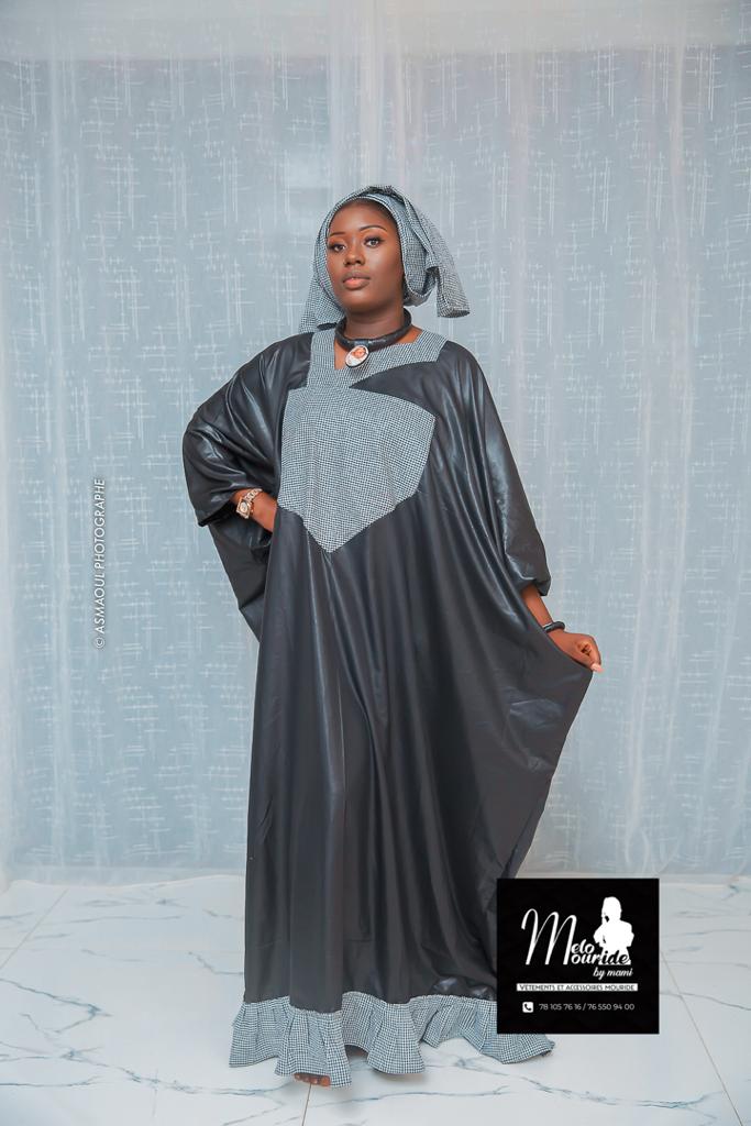 Mamy_fall_'s tweet photo. Modèle "Paaleen" en Noir ⚫ et Naate.

🏷️Les Deux à 30k

🏷️Pièce unique à 17k l'unité

Commandez sur watsapp au 78 105 76 16 📌

#murid #Safar #mbecté #magal #Sant #Berndé #yittei #mbectélogie #safarisation https://t.co/zu7kQpJwEl