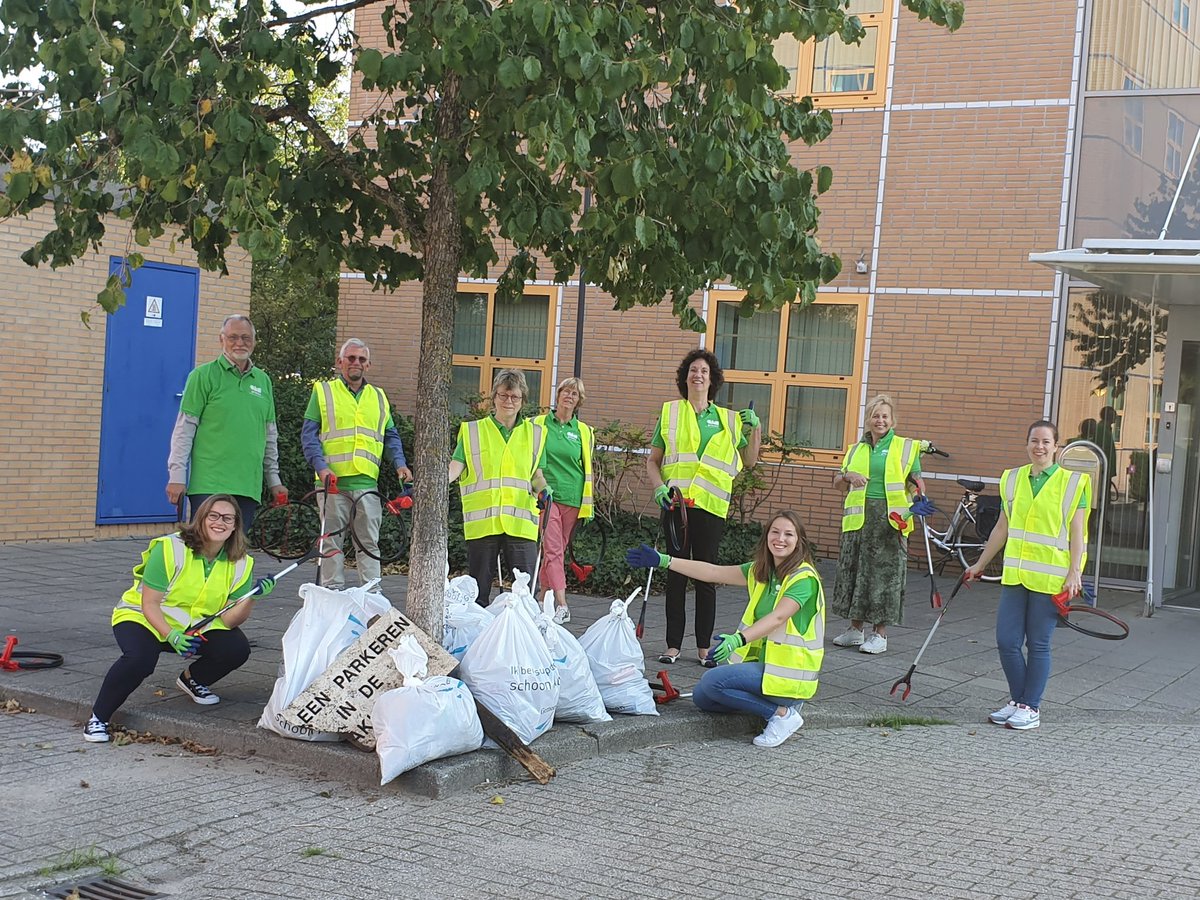 Stichting Prisma Almere (@almereprisma) on Twitter photo Een aantal scholen van ons zijn druk met zwerfafval verzamelen in de wijk. Wij steunen dit initiatief en hebben vanochtend geholpen. Zie hier het resultaat van het bestuurskantoor van <a href="/AlmerePrisma/">Stichting Prisma Almere</a> #weekvanalmereschoon #almereschoon . Dank <a href="/14_036/">Gemeente Almere</a> voor de 'prik' spullen ♻️🗑🌳🌍 Een aantal scholen van ons zijn druk met zwerfafval verzamelen in de wijk. Wij steunen dit initiatief en hebben vanochtend geholpen. Zie hier het resultaat van het bestuurskantoor van <a href="/AlmerePrisma/">Stichting Prisma Almere</a> #weekvanalmereschoon #almereschoon . Dank <a href="/14_036/">Gemeente Almere</a> voor de 'prik' spullen ♻️🗑🌳🌍