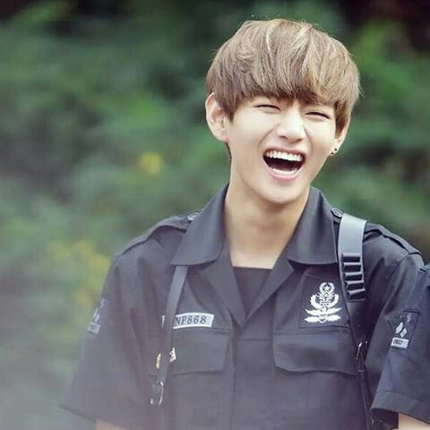 a thread of kim taehyung's box smile but as you scroll down he gets older but still wearing the same smile