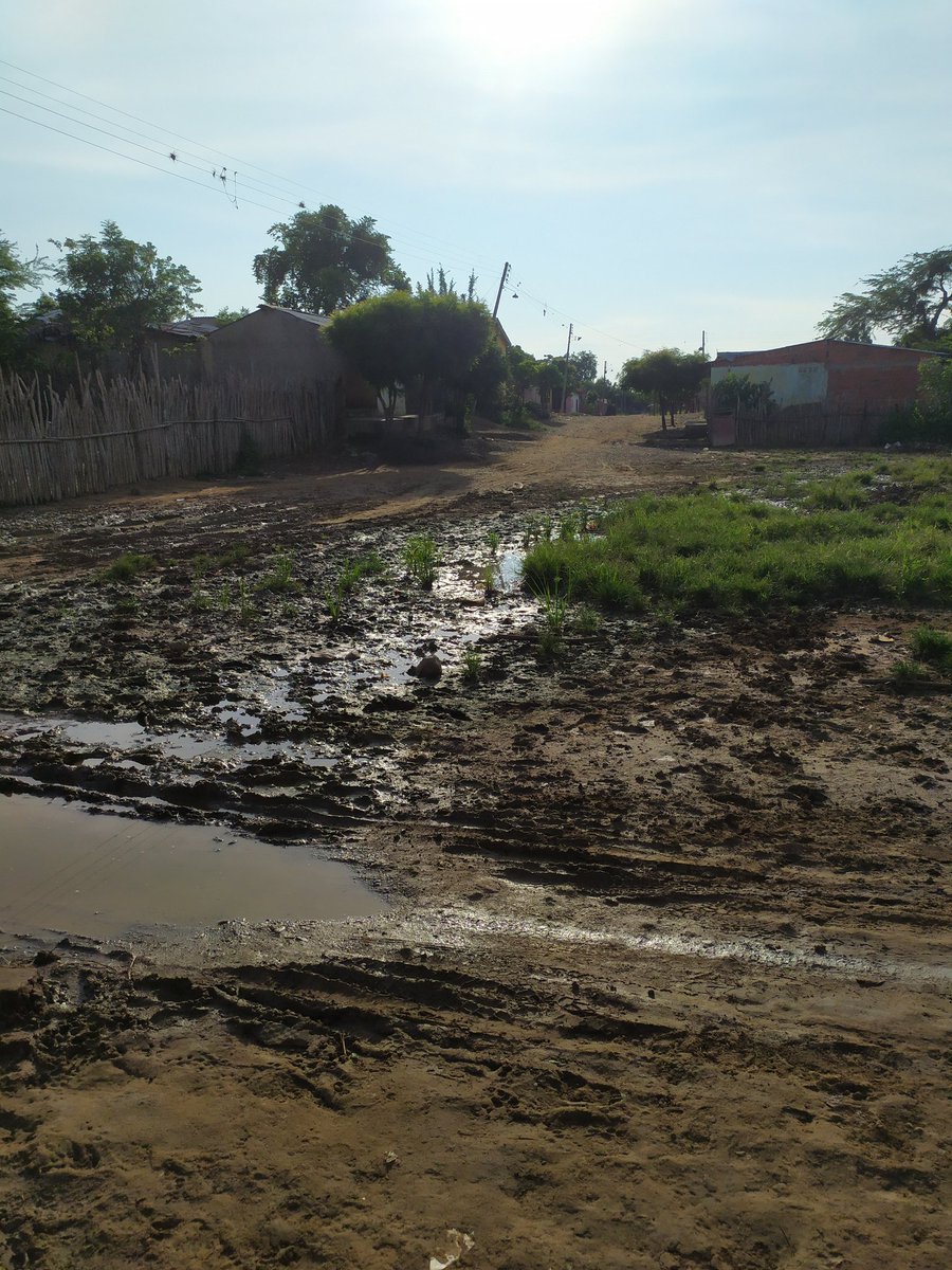 ManuelGuette59's tweet photo. @IvanDuque Buenos días señor presidente Iván duque Dios le Bendiga, los saludo por este medio y a las vez notificarle la problemática que tenemos en el corregimiento de Machado Bolivar , municipio arroyondo bolivar https://t.co/Vu5vQjgeWi