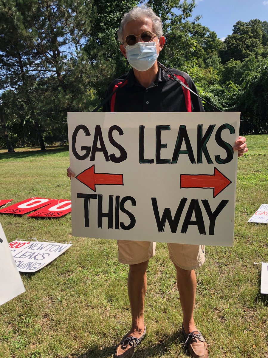 EllieG_HK's tweet photo. THX to Newton folks who joined @MothersOutFront today to focus on Newton's 900+ unrepaired gas leaks on the 2nd anniversary of Merrimack Valley' Gas Explosions & Fires. We know that gas explosions could happen anywhere where old gas pipelines are leaking. #switchthesource https://t.co/JmvQ8ZkeJd