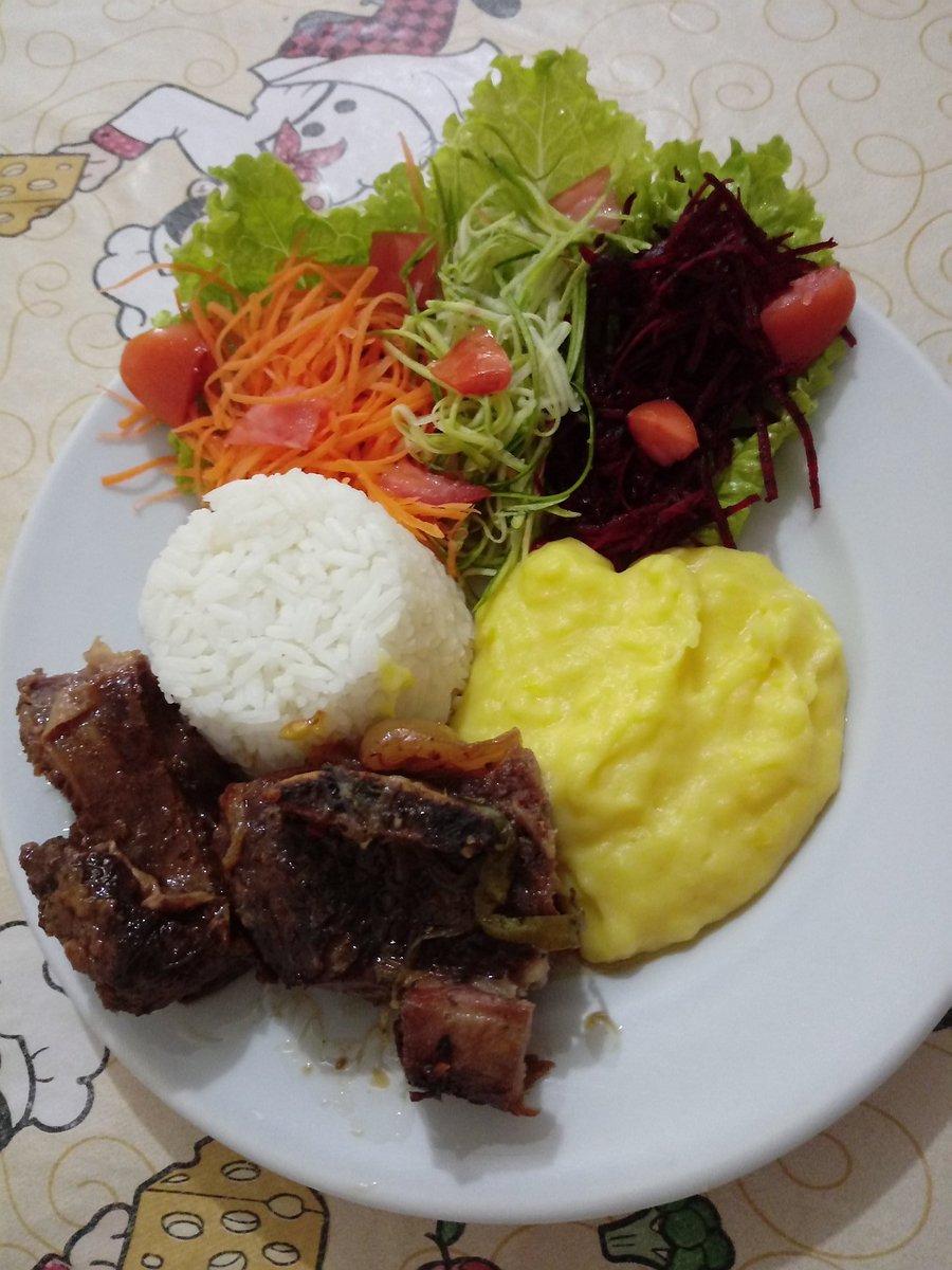 FelipeL11552120's tweet photo. Aligot de batata salsa e aquela costela soltando o osso😋😋😋 https://t.co/SH7zGNwdzF