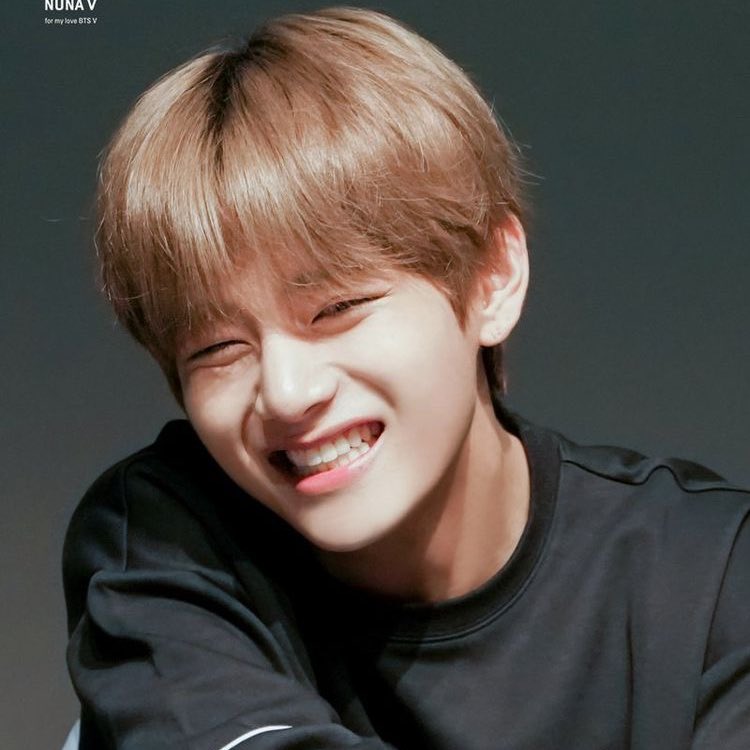 a thread of kim taehyung's box smile but as you scroll down he gets older but still wearing the same smile