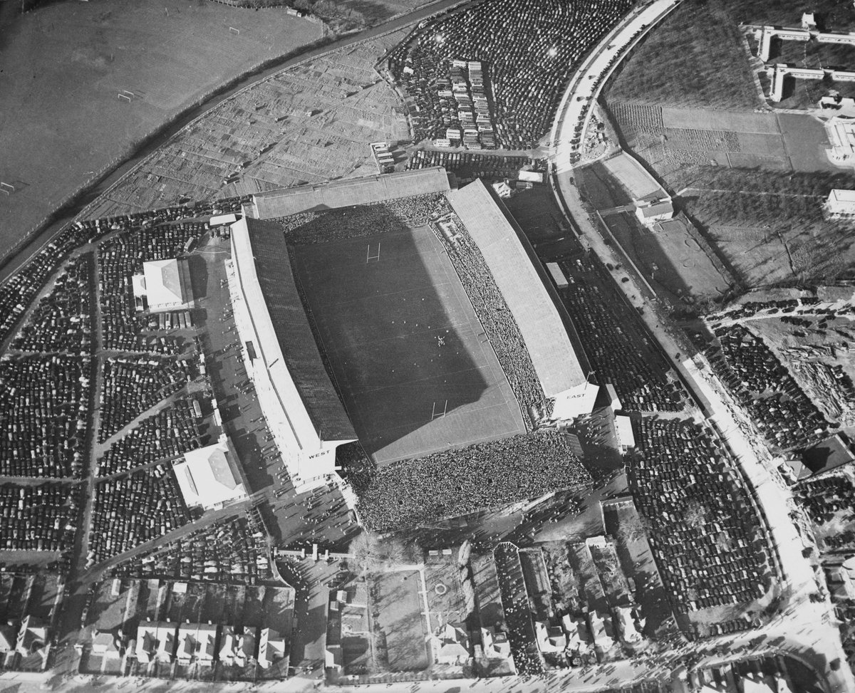 EnglandRugby's tweet photo. #OnThisDay in 1939 senior fixtures at Twickenham were suspended due to the outbreak of the Second World War. 

The stadium was used as a civil service depot for the duration of the War (pictured below in 1939). https://t.co/v7kkMWMwvT