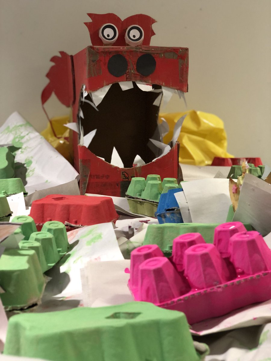 SevenoaksPri's tweet photo. Year 2 are making egg box dragons as part of this Term’s topic ‘Dragons Overhead‘ and who doesn���t love junk modelling! #SPAValues #create #roarsome #reuserecyle https://t.co/pYTKHdu5DJ