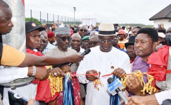 Belema_aid's tweet photo. MINISTER OF STATE FOR PETROLEUM, CHIEF TIMIPRE SYLVA FLANKED BY THE GMD NNPC, MR. MELE KOLO KYARI (LEFT) AND THE FOUNDER/PRESIDENT OF BELEMAOIL, ENGR. TEIN T.S. JACK-RICH, DURING THE COMMISSION OF THE KULU FRESH POTABLE WATER FACILITY https://t.co/c0GIOfYjpa