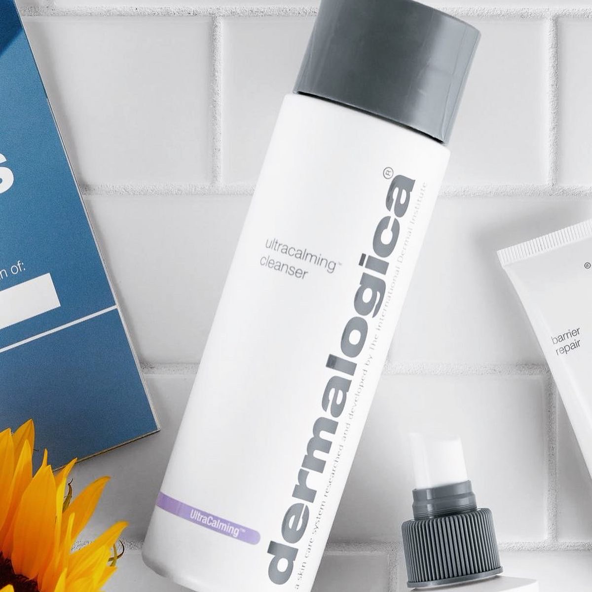 Happy Monday! 💙 This weeks product of the week is Dermalogica’s Ultracalming Cleanser! This gentle cleansing gel/cream helps calm and cool reactive, sensitive, and overprocessed skin. It also easily rinses off OR wipes away which makes it ideal for sensitive skin.