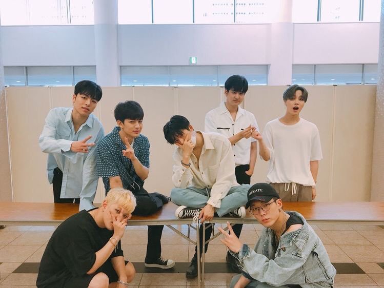 KonicsE's tweet photo. Happy 5th Anniversary iKON

@YG_iKONIC 
#5yearswith7kon https://t.co/oyrYIPaM1I
