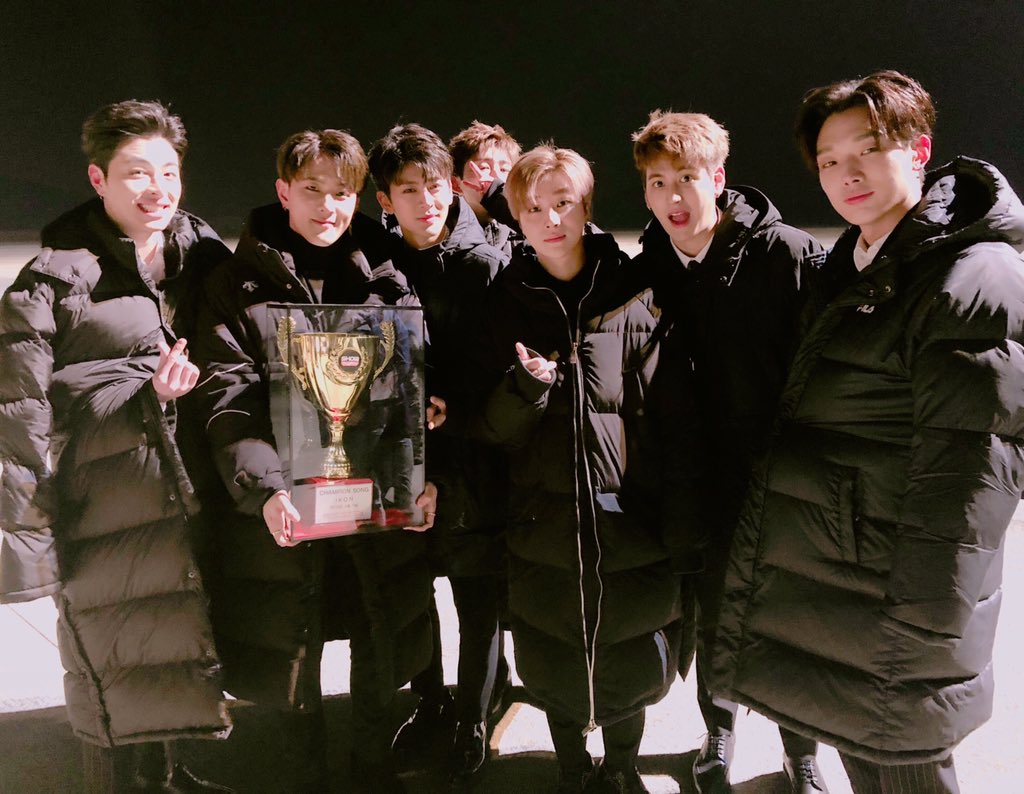 KonicsE's tweet photo. Happy 5th Anniversary iKON

@YG_iKONIC 
#5yearswith7kon https://t.co/oyrYIPaM1I