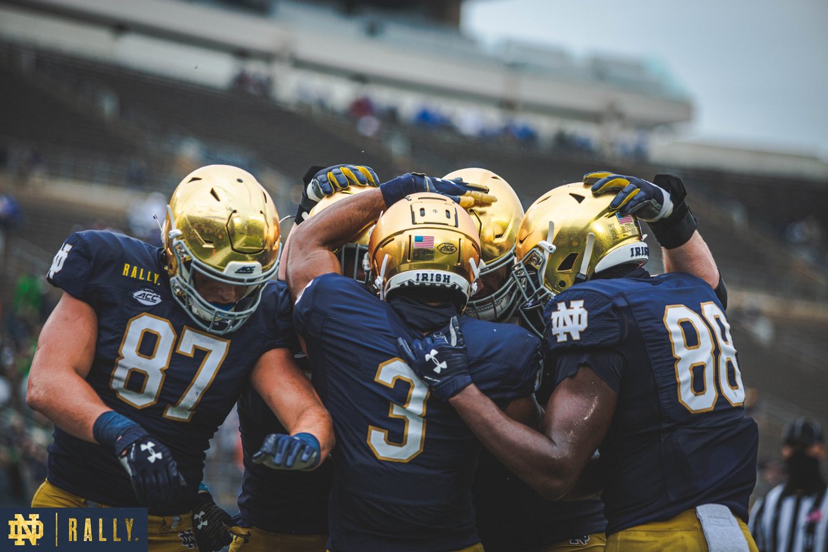 NDFootball's tweet image. Raise her Gold and Blue. 

#GoIrish x #BeatBulls