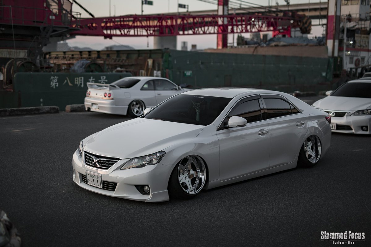 改造車採点 70点 マークxにオルデンカッコ良い 履かせ方も あえてのハロゲンポジション フォグ が良い こういう類アホの一つ覚えかのようにメッキピラーにするところをピアノブラックチョイス