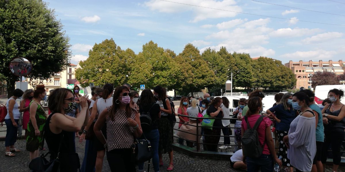 DDpT_precari's tweet photo. Il nostro dopo #nonscuola
Presidio #precari #arezzo #eccolamiacattedra #primogiornodiscuola https://t.co/w0C9AUpLbq