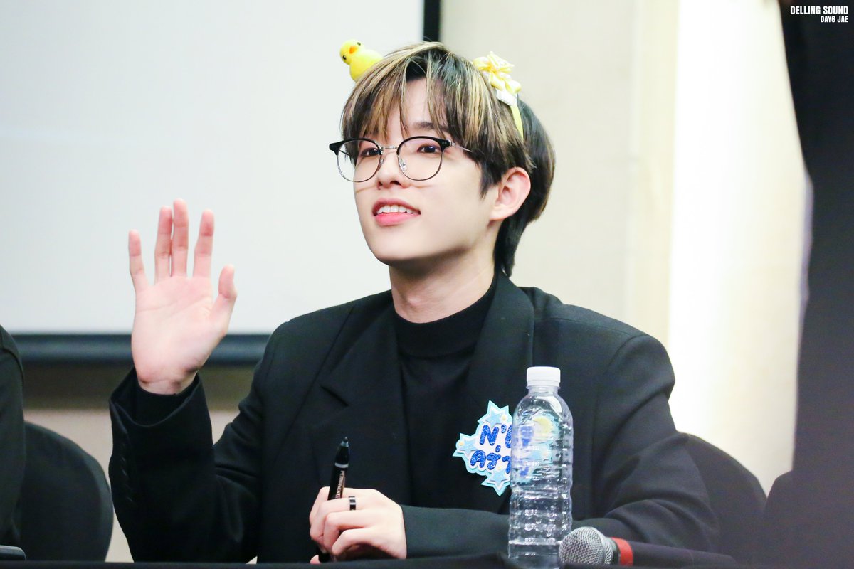 보고싶은 제형아 생일축하해🐥
#DAY6 #데이식스 #제형 #제이 #JAE #HappyJaeDay #FromFriendsJaeAndJed
#제형이_생일축하함답