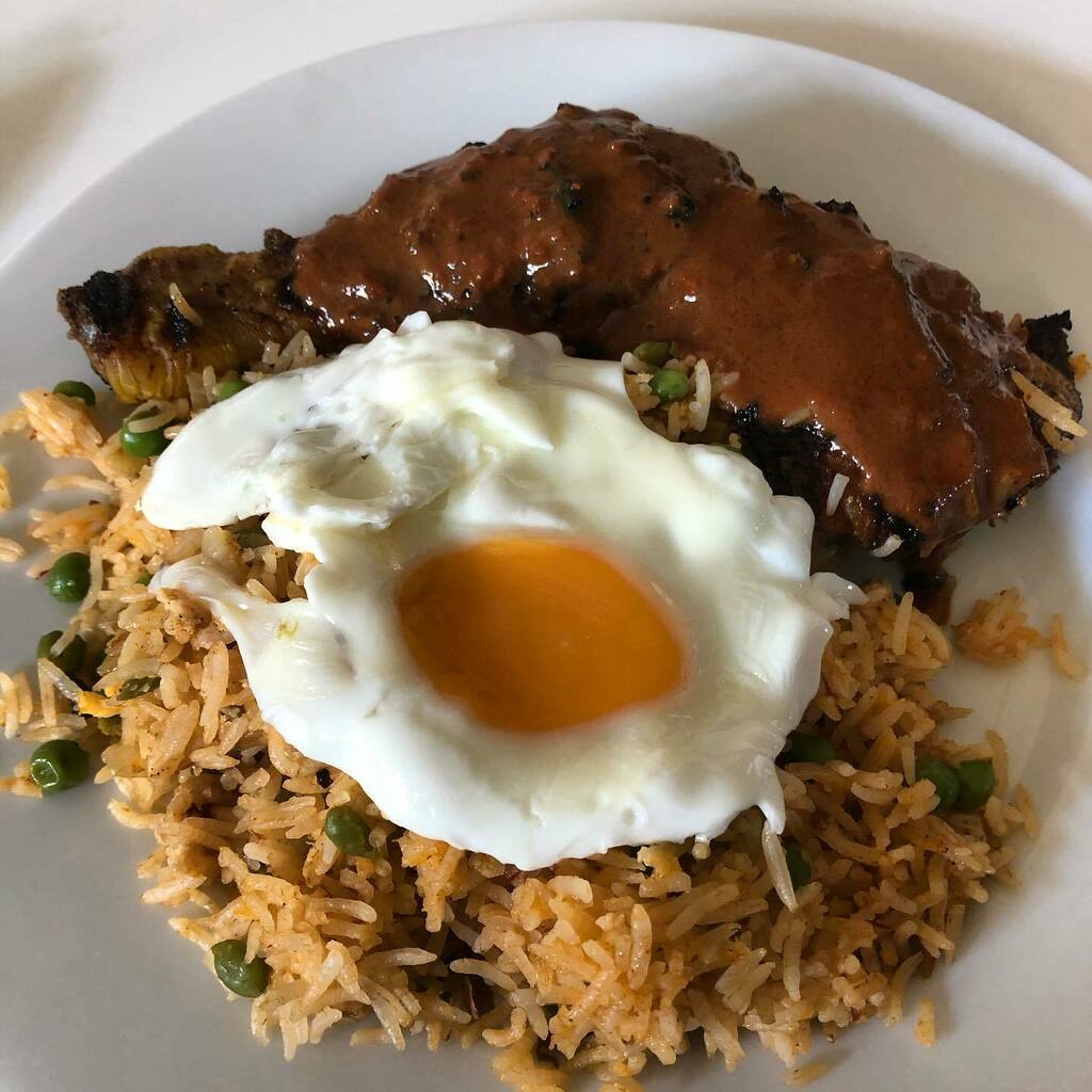 yvanneteo's tweet image. You make do with what ingredients you can get... kind of a #nasigoreng mixed  with chicken marinated &amp;amp; cooked #satay style with #sataysauce I’m passing it off as a #dutchdish 😂😉 instagr.am/p/CFHrGpYp7Vb/
