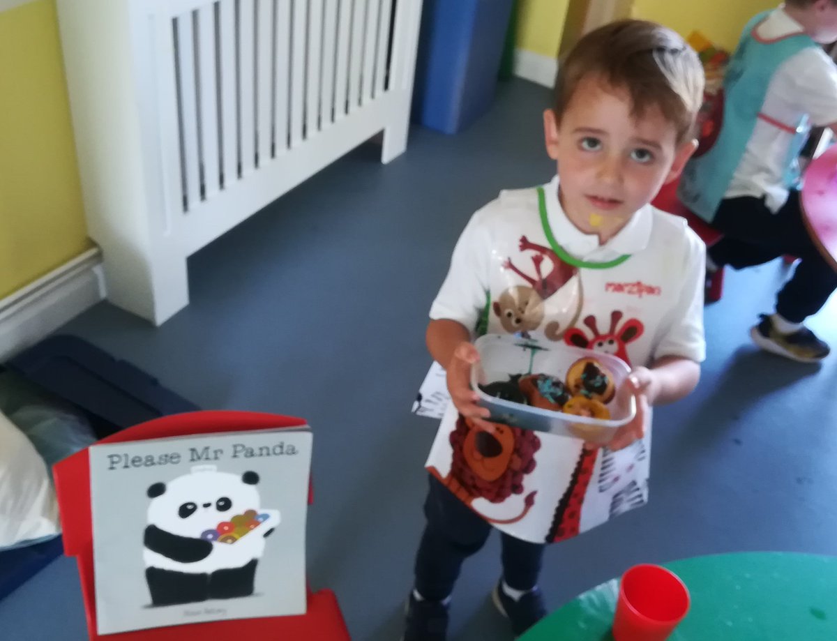 SibfordEYFS's tweet photo. The children all remembered to say 'please' when we made donuts after reading 'Please Mr Panda' by @MrSteveAntony @HachetteKids
#childled #BeYouBeSibford #earlyyears #earlyreading #books #Reading #Ilovebooks #eyfs #SibfordEYFS #PleaseMrPanda #English https://t.co/RSx8PINhzz