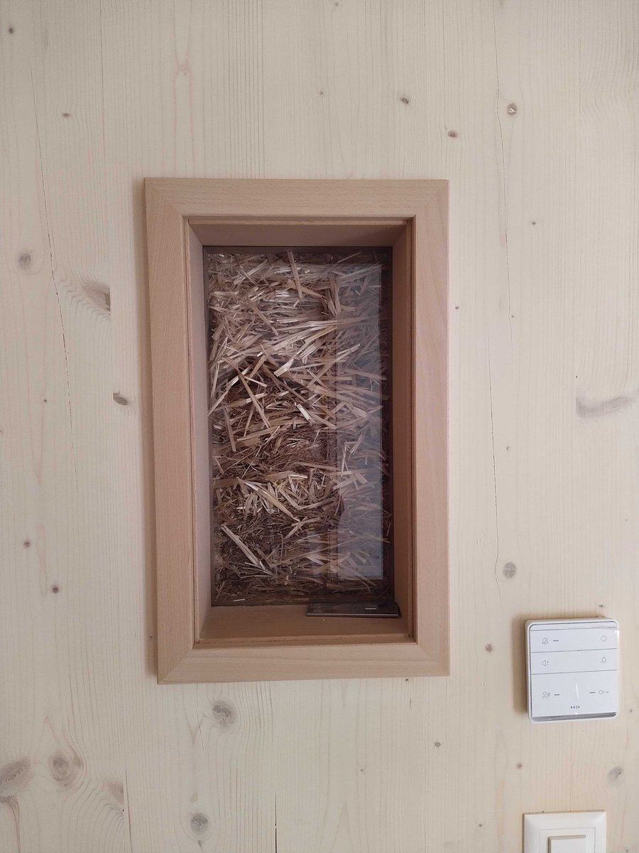 SmartEnergyLink's tweet image. Im Bombasei Areal in Nänikon ist die erste #Strohballensiedlung der Schweiz entstanden. 
Weitsicht und Nachhaltigkeit zeichnen das ehemalige Fabrikareal aus. Das #SEL-System passt also bestens in das Konzept.

Architekt: Atelier Schmidt lnkd.in/dbM2c3c