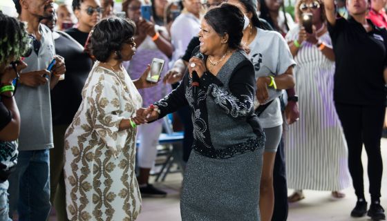 PraiseRichmond's tweet image. Evangelist Shirley Caesar Goes Live from Facebook and Announces the Release of Her New Single “Take Your Knee Off My Neck” trib.al/Kwr7OWj