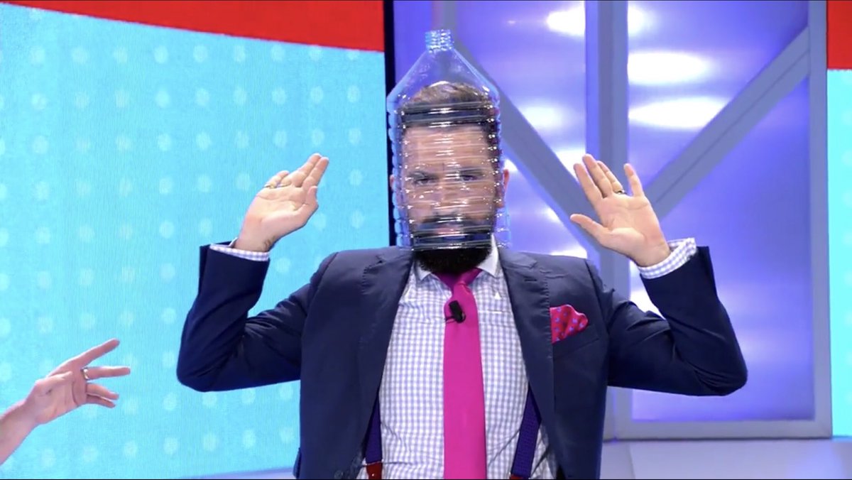 helloiamk4's tweet photo. Los payasos de la tele, que durante meses se burlaron de las mascarillas, ahora son los caza brujas por la verdad. Vaya tela. #TeleShit #TodoEsMentira14S https://t.co/zTvDJYiYp3