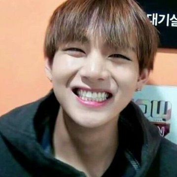 a thread of kim taehyung's box smile but as you scroll down he gets older but still wearing the same smile