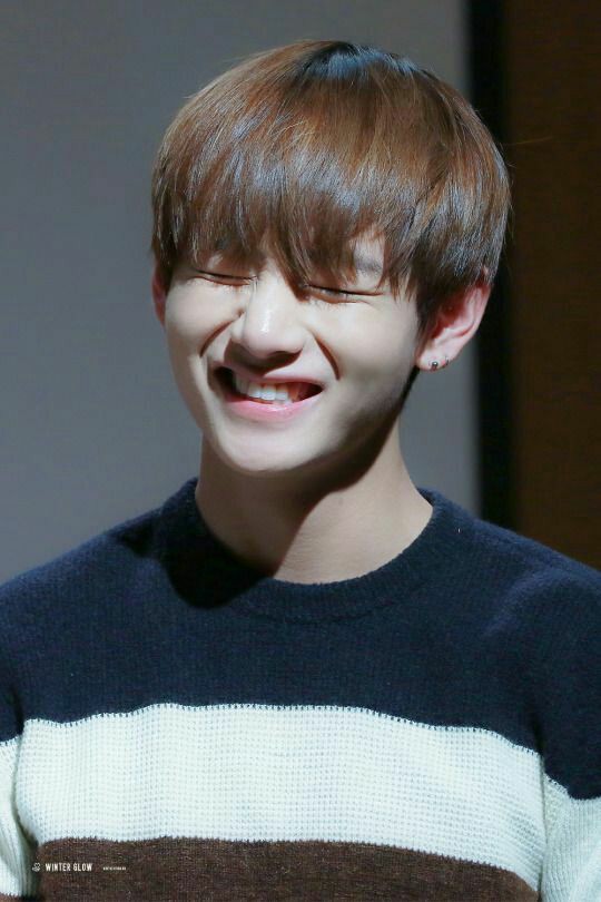 a thread of kim taehyung's box smile but as you scroll down he gets older but still wearing the same smile