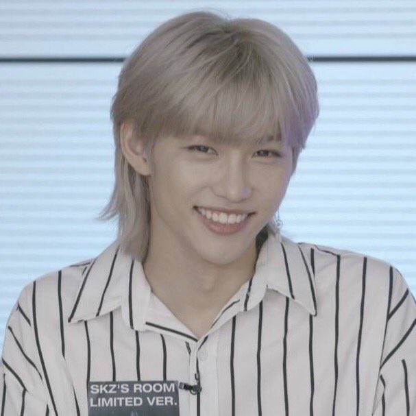 HAPPY BIRTHDAY TO THIS LITTLE BALL OF SUNSHINE YOU BRIGHTEN UP THE ROOM EVERY TIME WE SEE YOU STAYS LOVE YOU 

#HappyFelixDay
#우리의_햇살_용복이
#FelixSunshineDay