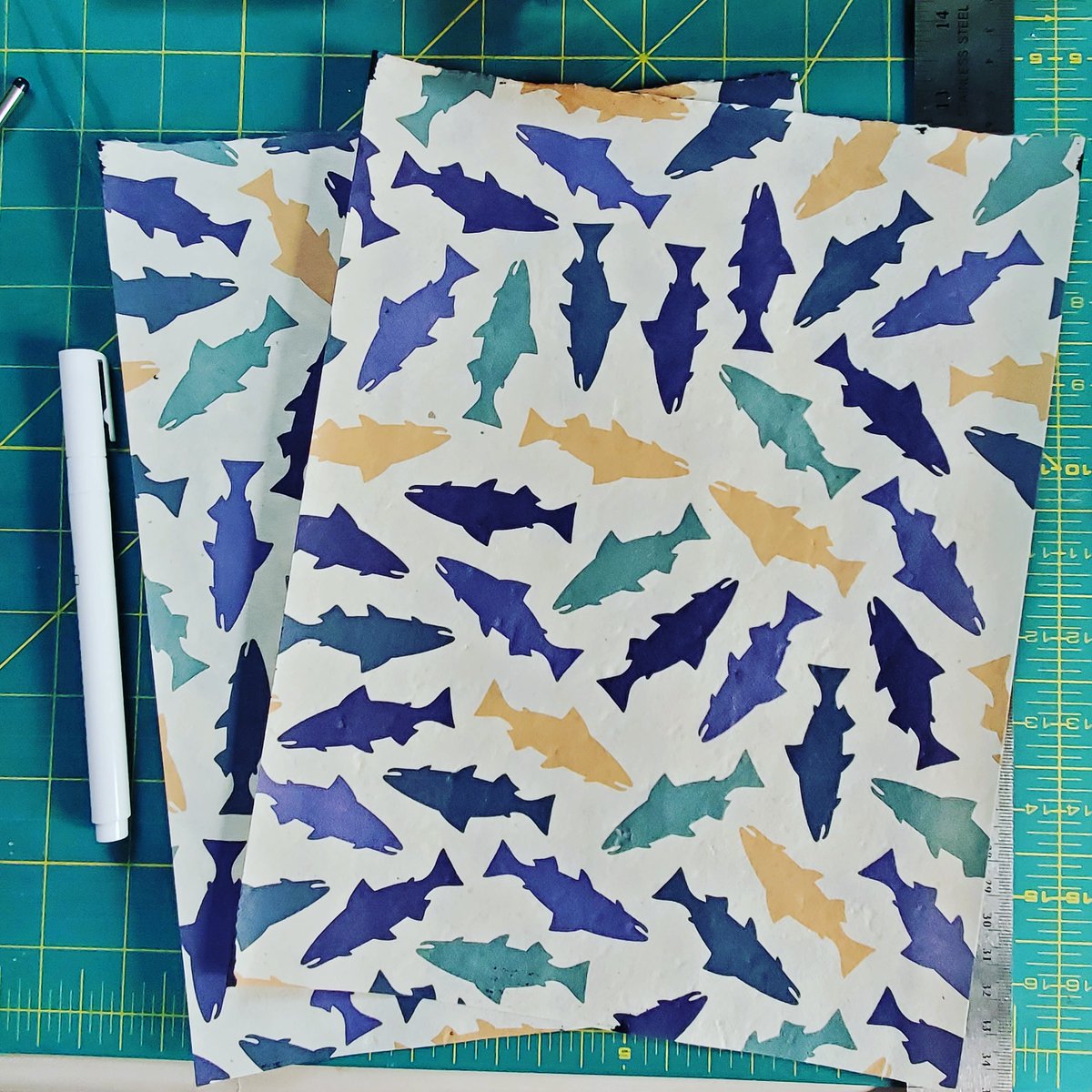 SilverEelStudio's tweet photo. On my desk today

I've printed my trout pattern and it's been sitting on my desk for two days waiting for me to become inspired. What should I make?!

#Pattern #patternillustration #patterndesign #surfacedesign #trout #salmon #angler #fishart #patternobserver #bookmaking https://t.co/5JbX7qUr0M