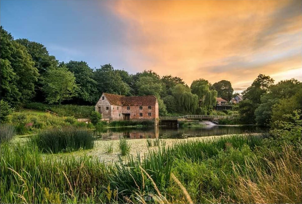 Sturminster Newton Mill at sunset... 🌅⁠
⁠
For a relaxing day embracing the outdoors, take a picnic to Sturminster Newton Mill where you can enjoy country walks with riverside views. 👌🏼⁠

📸: <a href="/Emily_Endean/">Emily Endean</a>  👈🏼 😍

Find more Dorset inspiration at Visit-Dorset.com