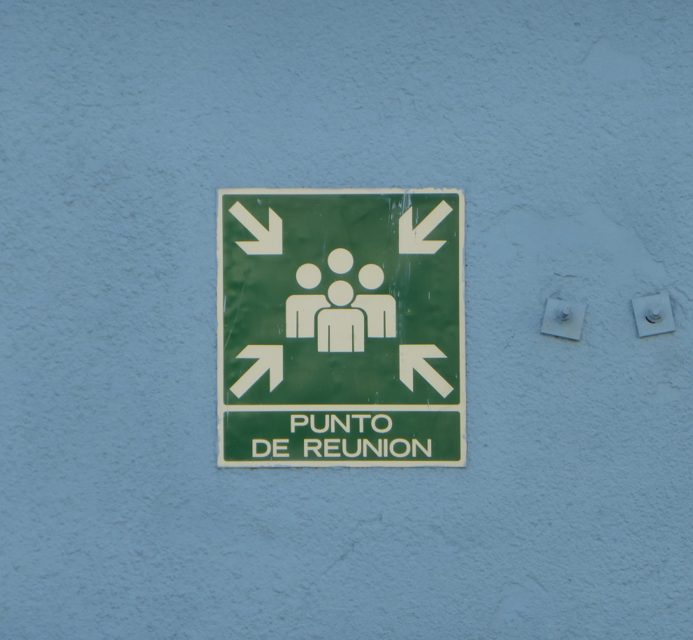 RogerColom's tweet image. Formato para poesía visual (Breve manual de instrucciones para épocas de pandemia-- Biblioteca Popular Ambulante) #poesia #poesiavisual #poesiaconceptual #BiPA