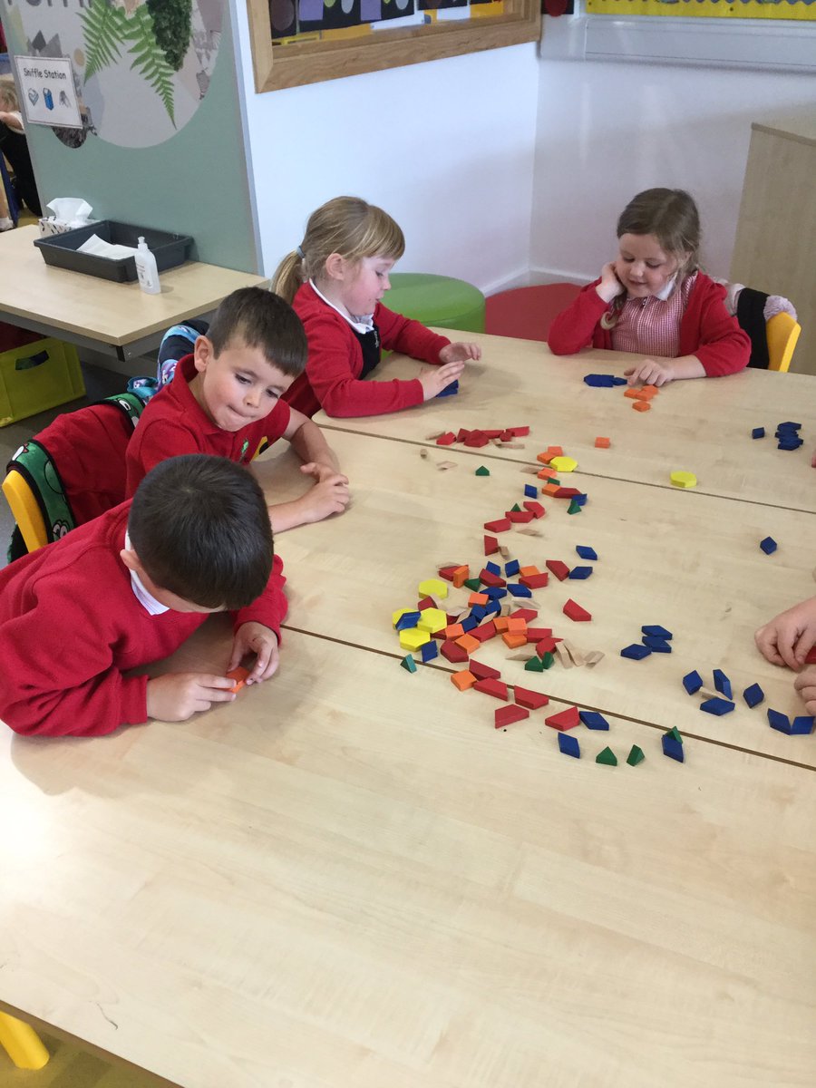 SchoolHillside1's tweet photo. P1AW have been learning to 'make' the number 4 today. We used whiteboards to show me, worked in partners with shape blocks, and did some drawing. https://t.co/yvFZuE0ha2