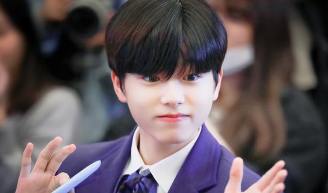 Nxzreenikhsvn's tweet photo. LEE JINWOO
2019 2020
Puberty hit him like a truck!!
#leejinwoo #jinwoo #ghost9 #MAROOkie #maroo #haenami #haenam #teenteen #produce_X_101 https://t.co/W5A66muKUT