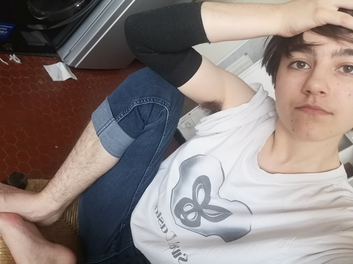 hparadoxa's tweet photo. #jegardemespoils parce que je les trouvent beaux, parce que je n'ai pas envie de me faire mal, parce qu'ils servent à mon corps, et parce que c'est ma décision et qu'elle ne vous regarde pas. https://t.co/2ZvEC1pXxy