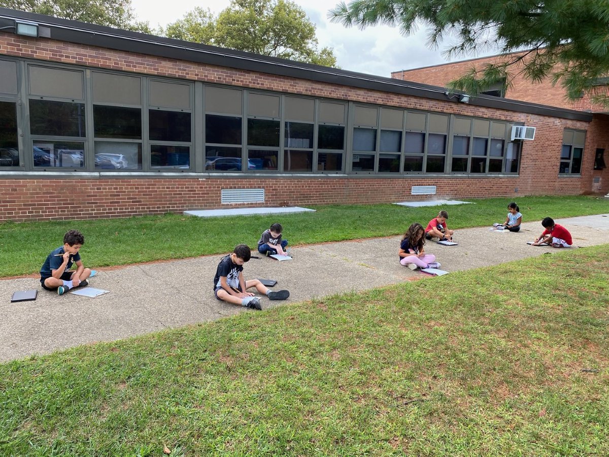 GruenDarren's tweet photo. We've had a great start to the school year at Dever, and we are so glad to be back! #deverstrong @VS13UFSD @JamesADever https://t.co/avzFjNZ4LT