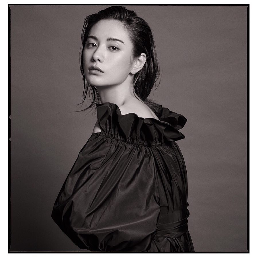 imnanaers's tweet photo. 👑🖤this photo shoot🖤👑
#Happy_NANA_Day https://t.co/uiCcwl7zuz