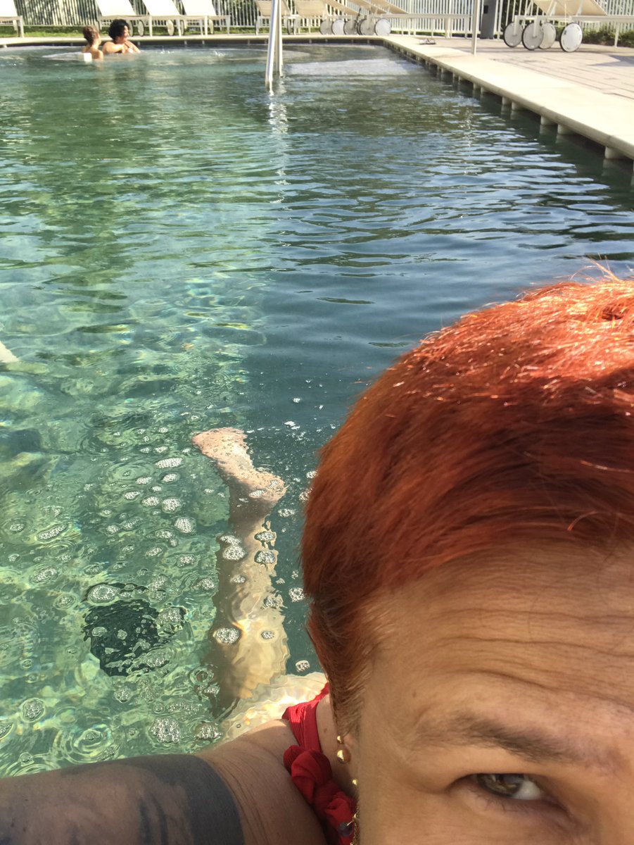 Io che rispondo alle telefonate dei colleghi mentre sono in ferie. 
(🖕🏼)