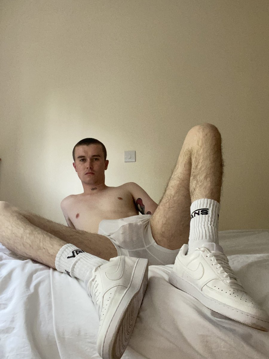 twinkmasterjack's tweet photo. Take off my shoes and bury your face in my stench 👟 https://t.co/r0EaxLYy6p