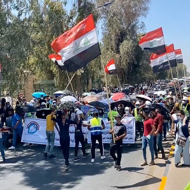 شهران والمهندس يتجرع حرارة الصيف!
شهران والمهندس عرضة للدهس والضرب!
شهران والمهندس يسمع وعودكم الكاذبة!
الى متى ؟
<a href="/MAKadhimi/">Mustafa Al-Kadhimi مصطفى الكاظمي</a>⁩ 
#مهندسو_الكهرباء_مع_الكاظمي
