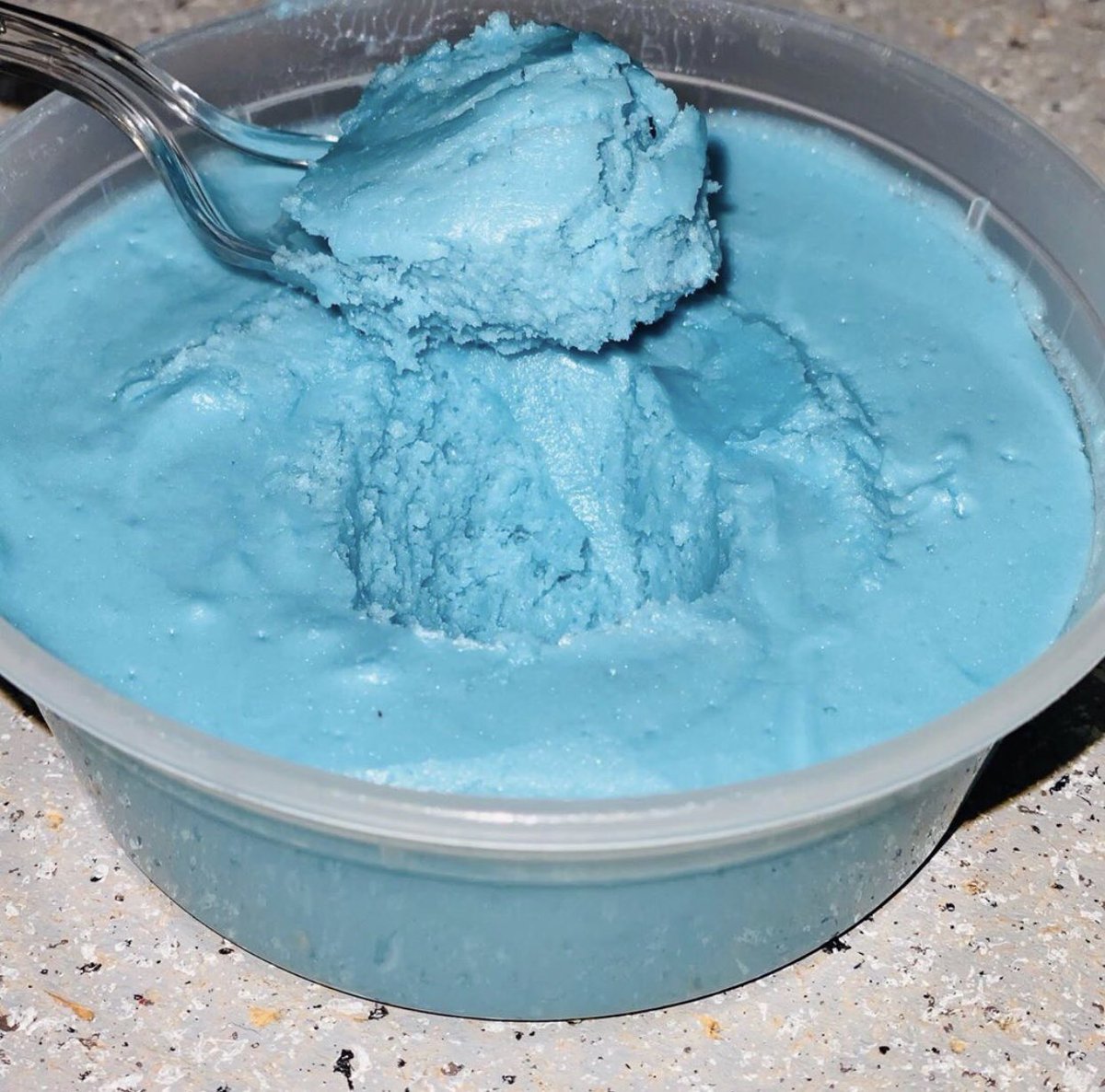 its__riii's tweet photo. Hey Beautiful people, My sister @Taylor8819 makes home made body butters!!! Retweet this and let people know. It’s $10 each and here is her link: https://t.co/GPgY4RURl4 #BlackOwned #BlackGirlMagic #skincare #DallasTX https://t.co/97UtToBzj6