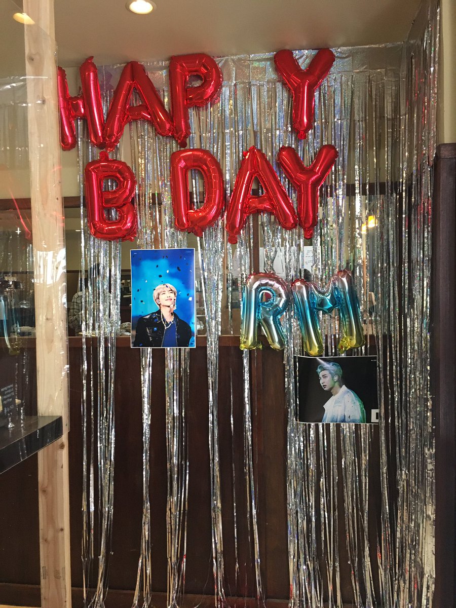 Deanpaigegirl12's tweet photo. Thank you @Alex_kim988 @SOLID_RM @lunacoffeeshop for hosting Namjoonโs late birthday๐Also @its_jasminx for the pretty bracelet. Love the drink so much #HappyNamjoonDay #RMoClock #ForeverLeaderRM #RapperANDPoetRM https://t.co/Ldco0HS1qK