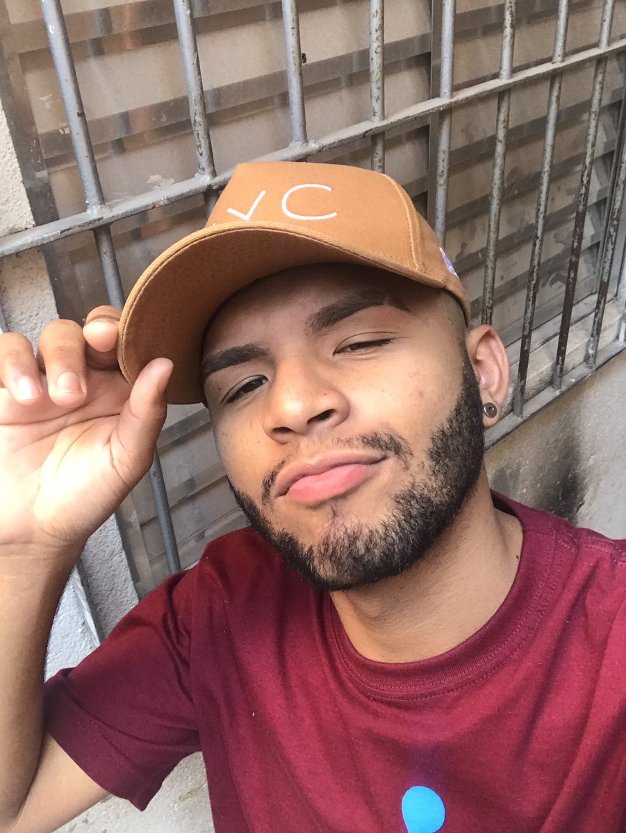 eududrummond's tweet photo. #Botarde #sorriso #gay https://t.co/AUIAijvPO3